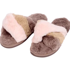 Fluffy slippers < Action Discount